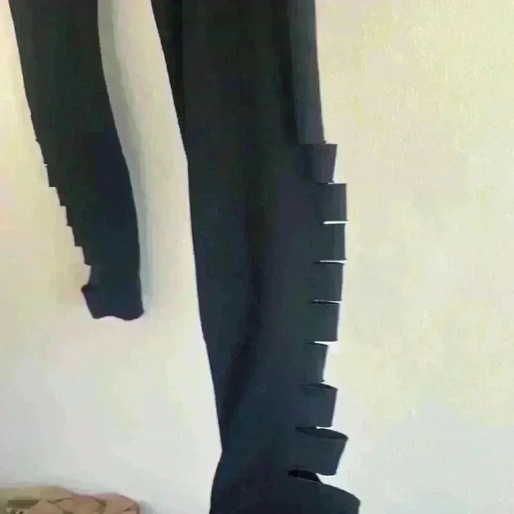 Abercrombie & Fitch Black Leggings - Picture 2 of 4